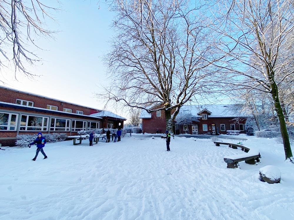 Schulhof im Winter 2a